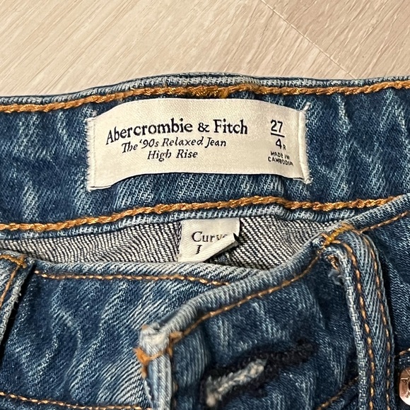 Abercrombie The 90s Relaxed Jean High Rise - Picture 2 of 3